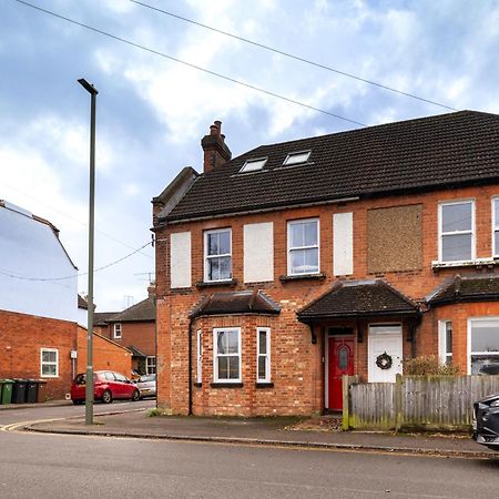 Family Home In Central Guildford With Parking Exterior foto