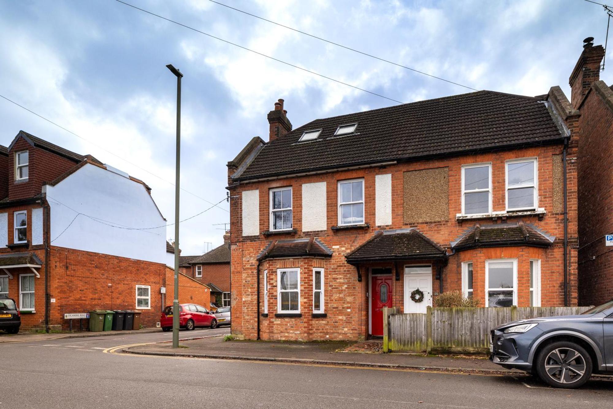 Family Home In Central Guildford With Parking Exterior foto
