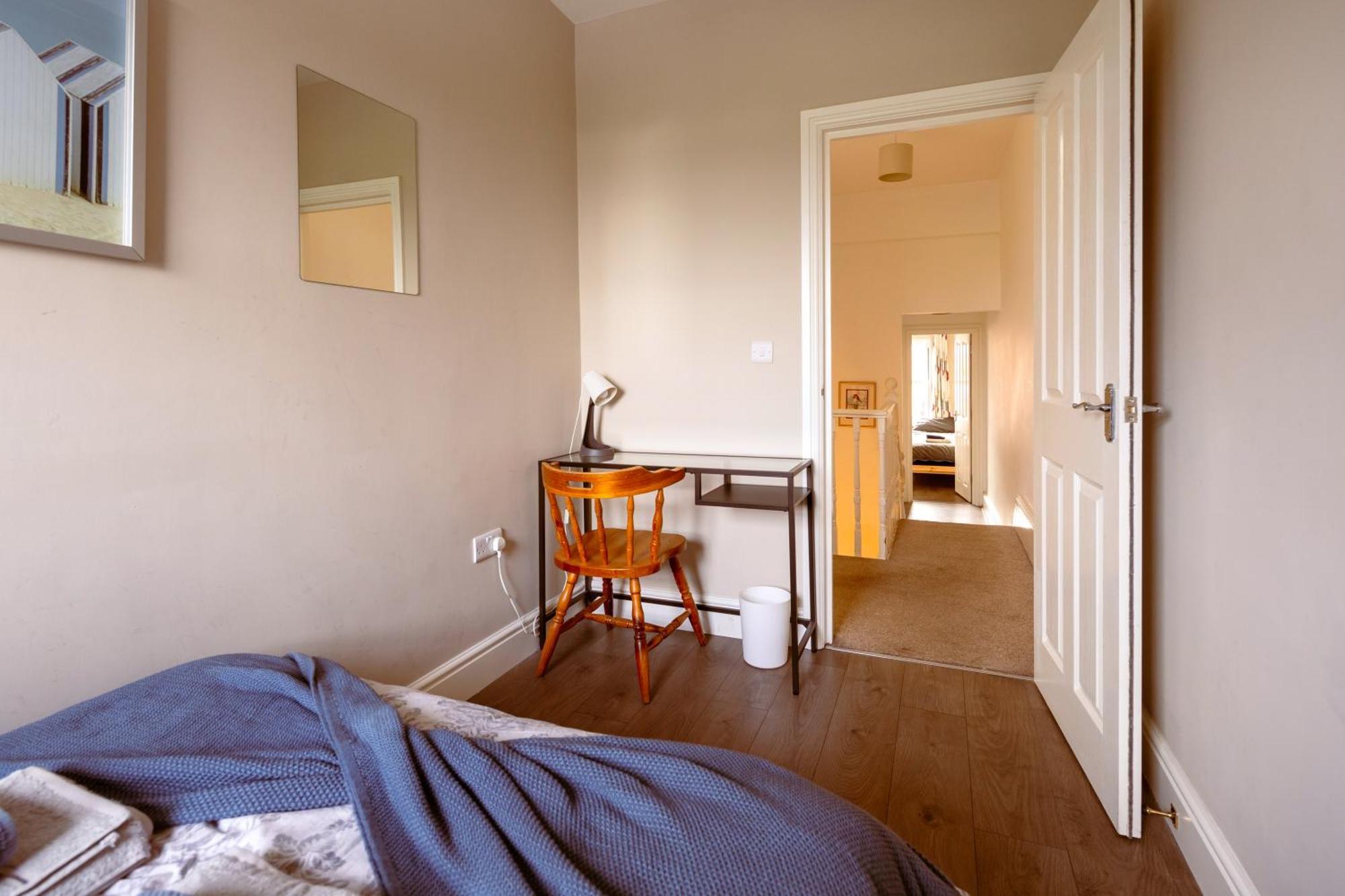 Family Home In Central Guildford With Parking Exterior foto