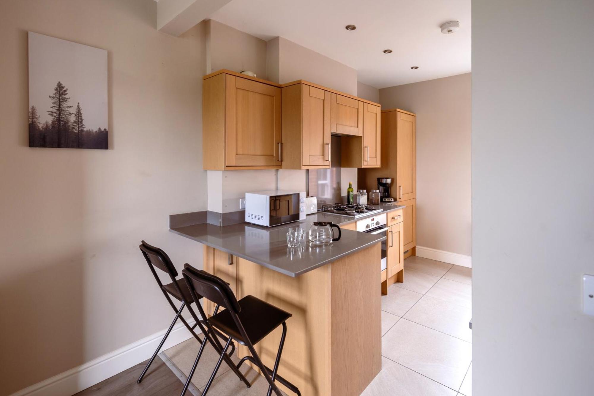 Family Home In Central Guildford With Parking Exterior foto
