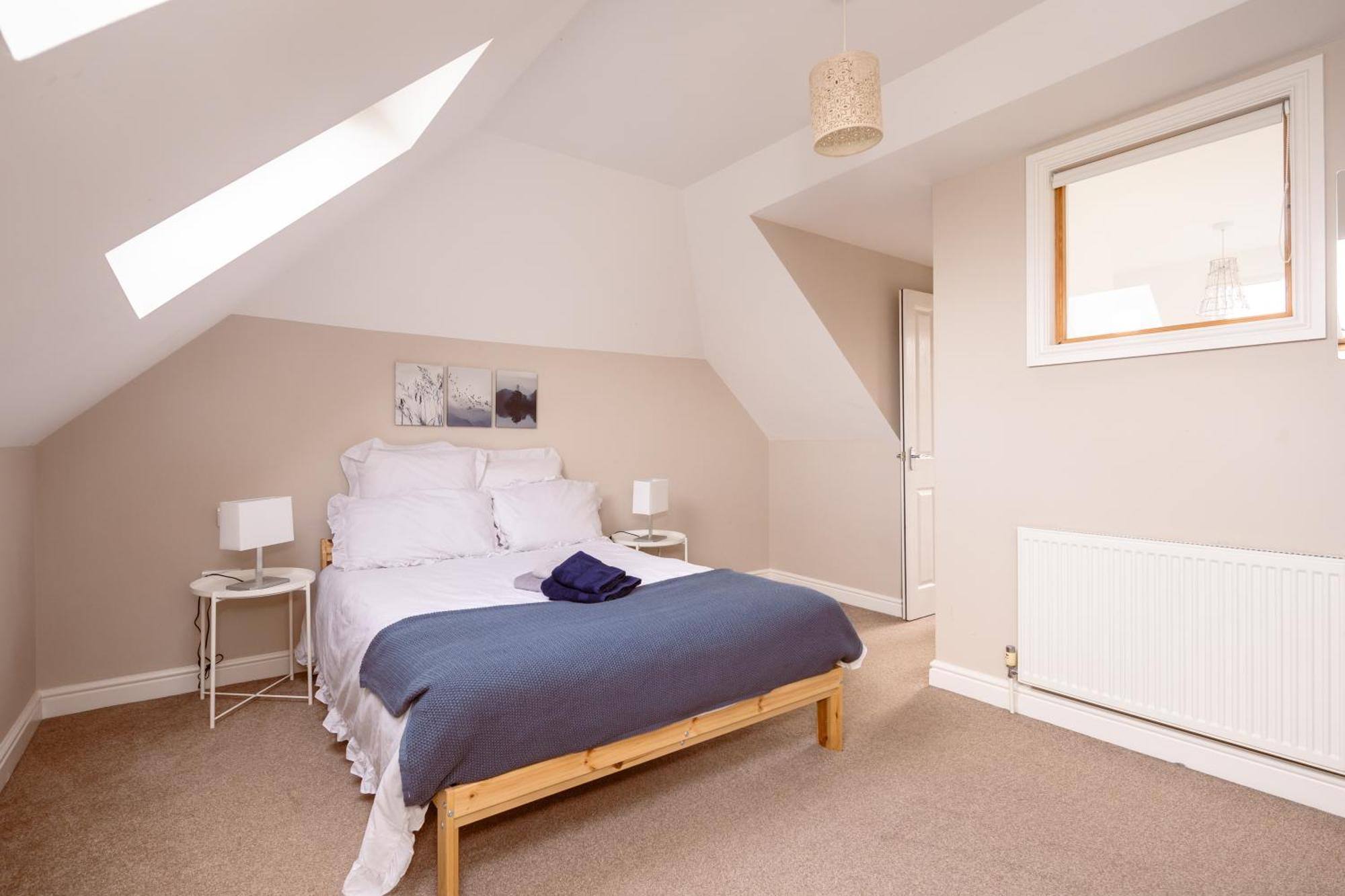 Family Home In Central Guildford With Parking Exterior foto